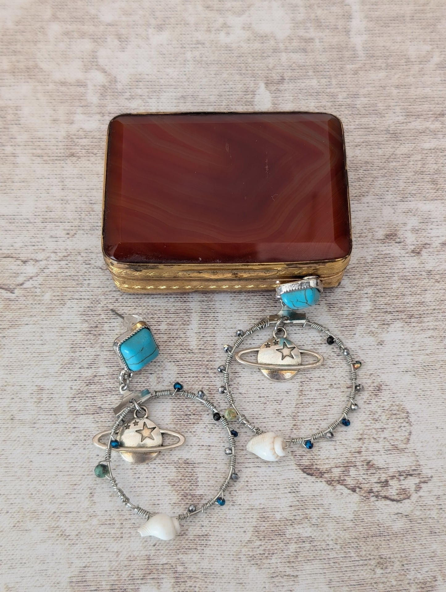 Boucles d'oreilles créoles collection Hardy.