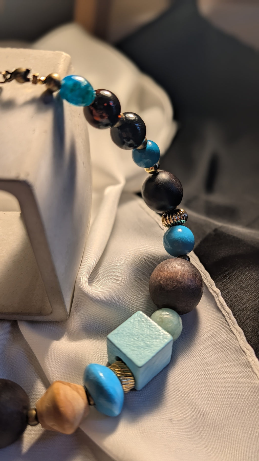 Collection Upcycling . A la rencontre des perles vagabondes. Collier