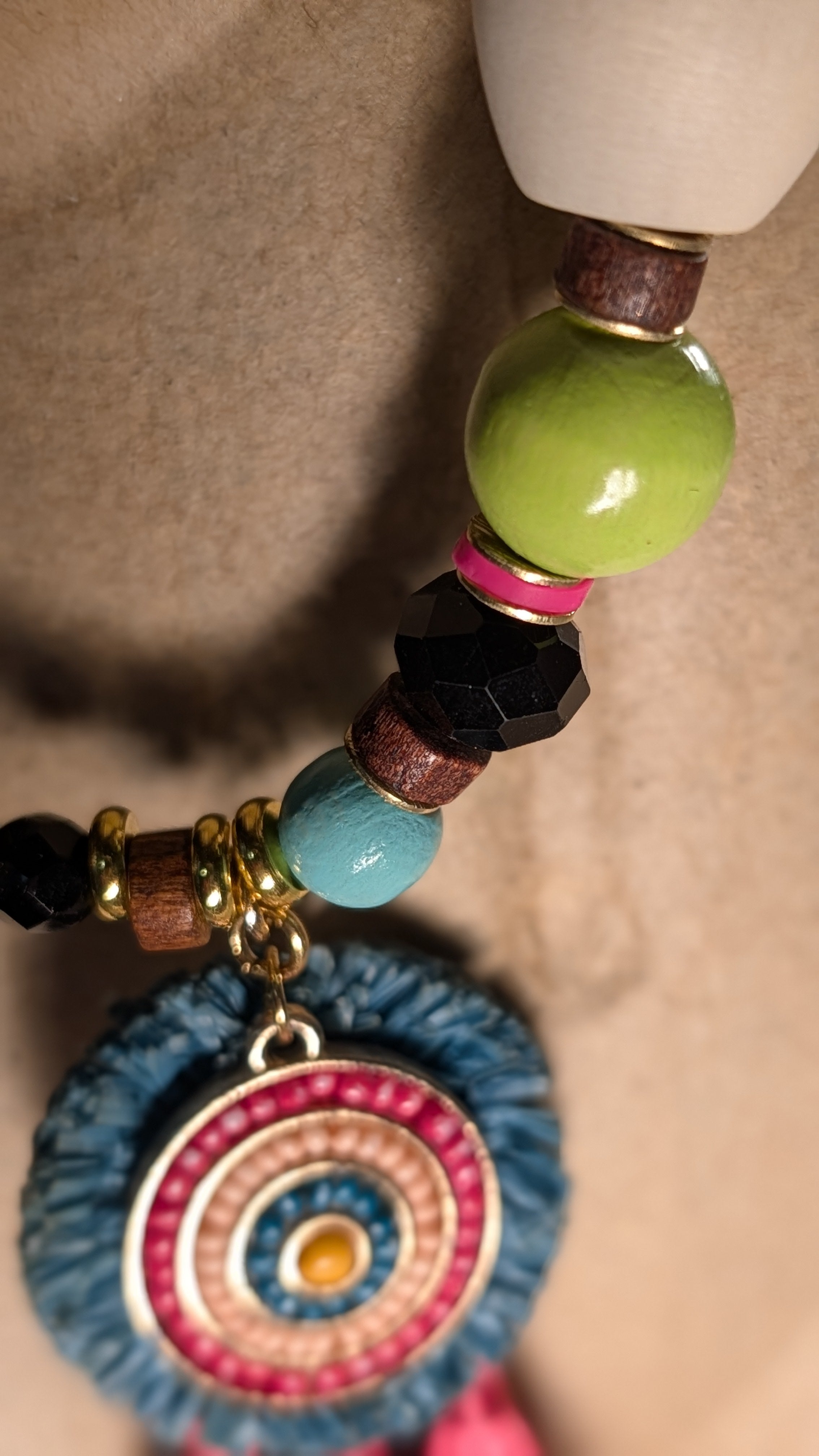 Collection Upcycling. A la rencontre des perles vagabondes. Collier