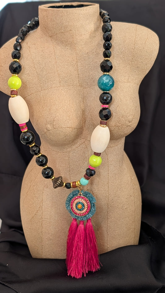 Collier de la collection " A la rencontre des perles vagabondes".