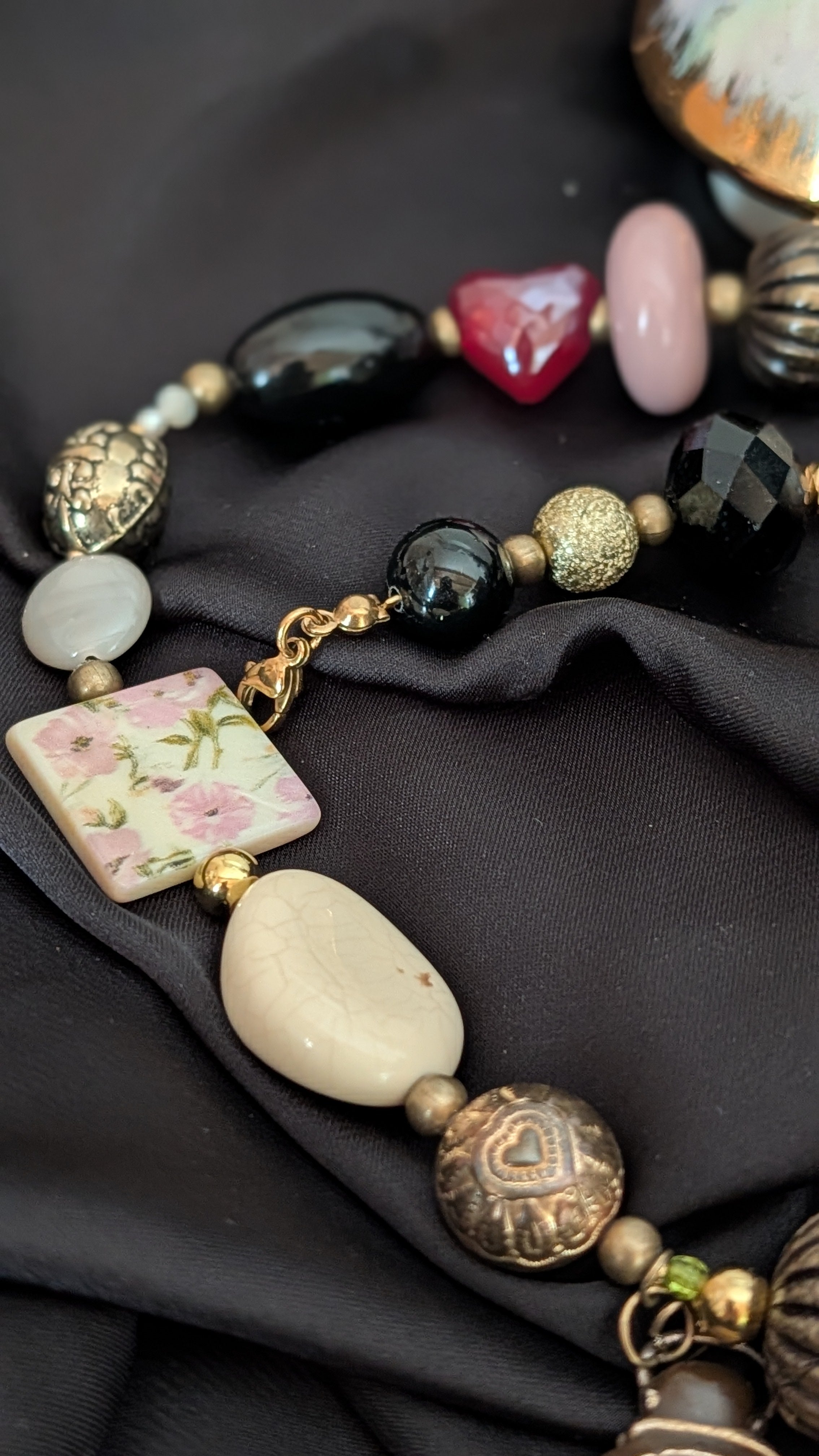 Collection Upcycling. A la rencontre des perles vagabondes. Collier