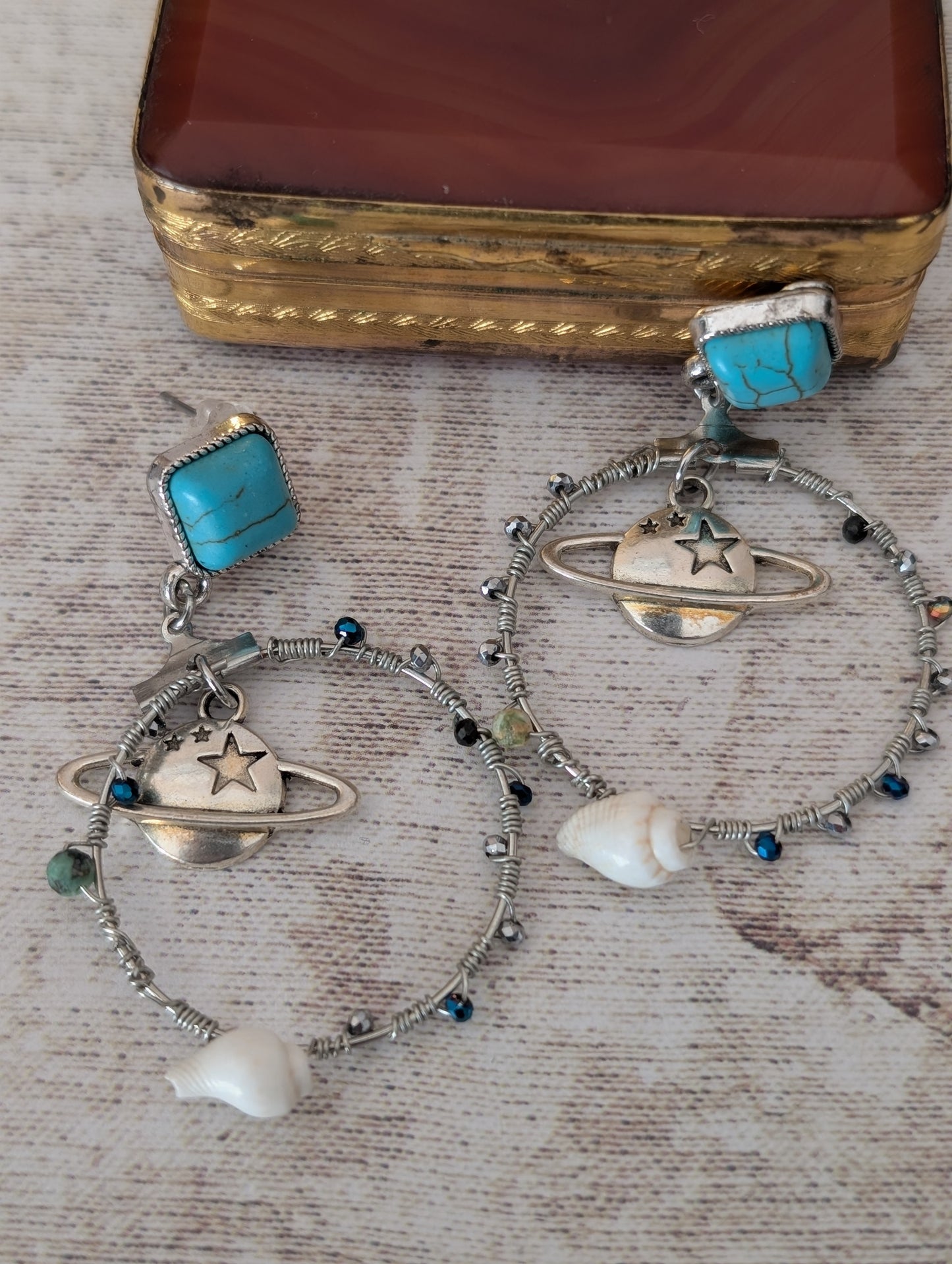 Boucles d'oreilles créoles collection Hardy.