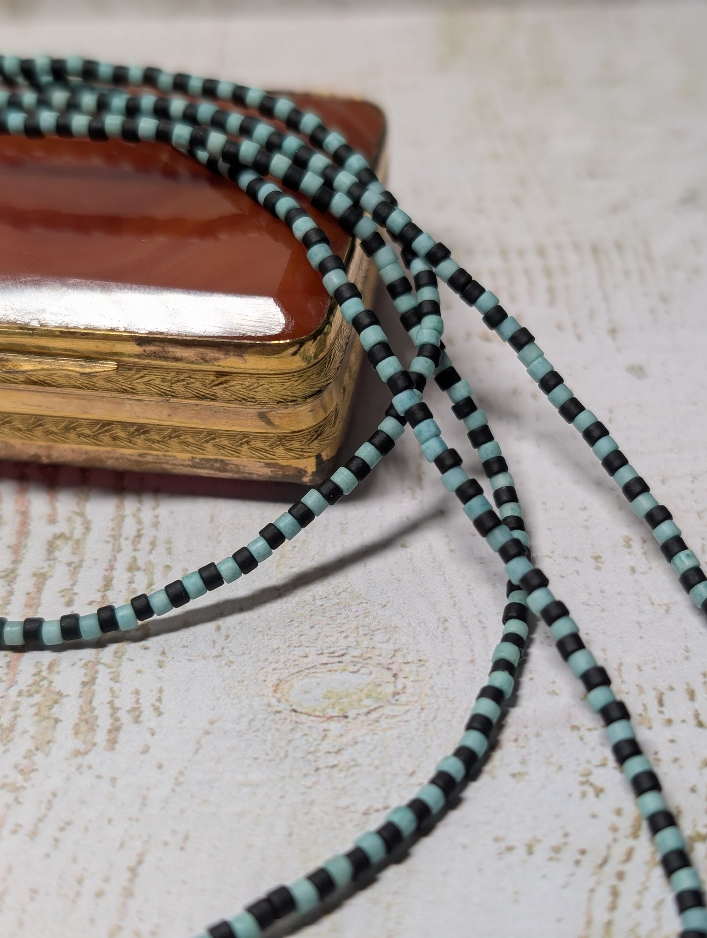 Long sautoir de Lola mixte.