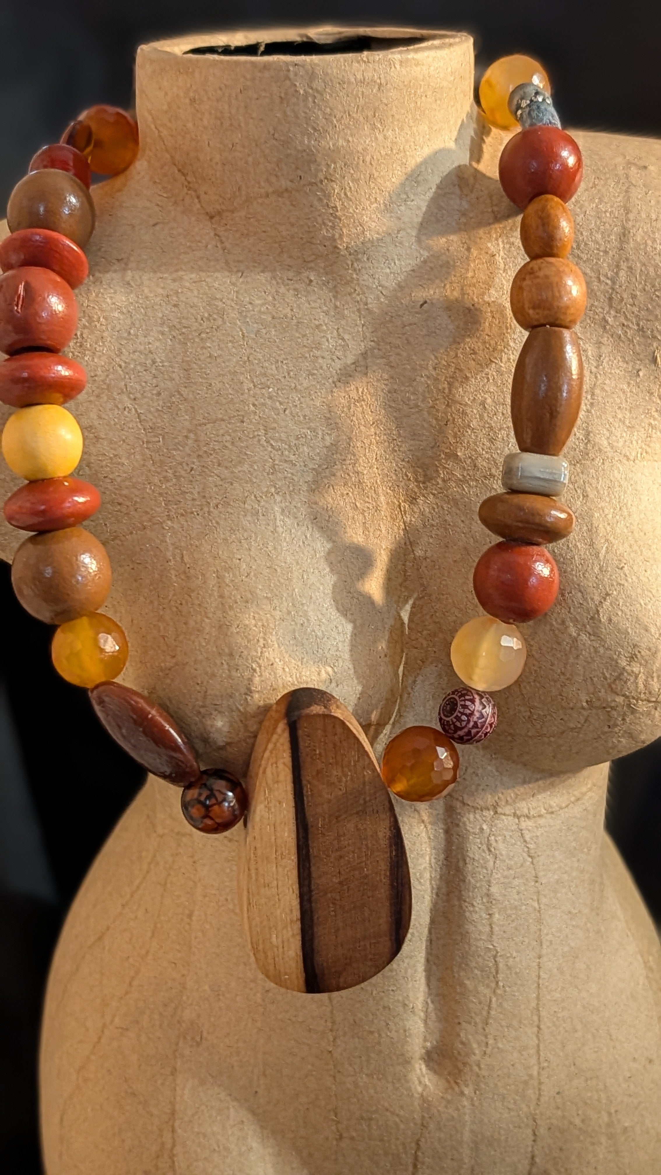 Collection Upcycling. A la rencontre des perles vagabondes. Collier