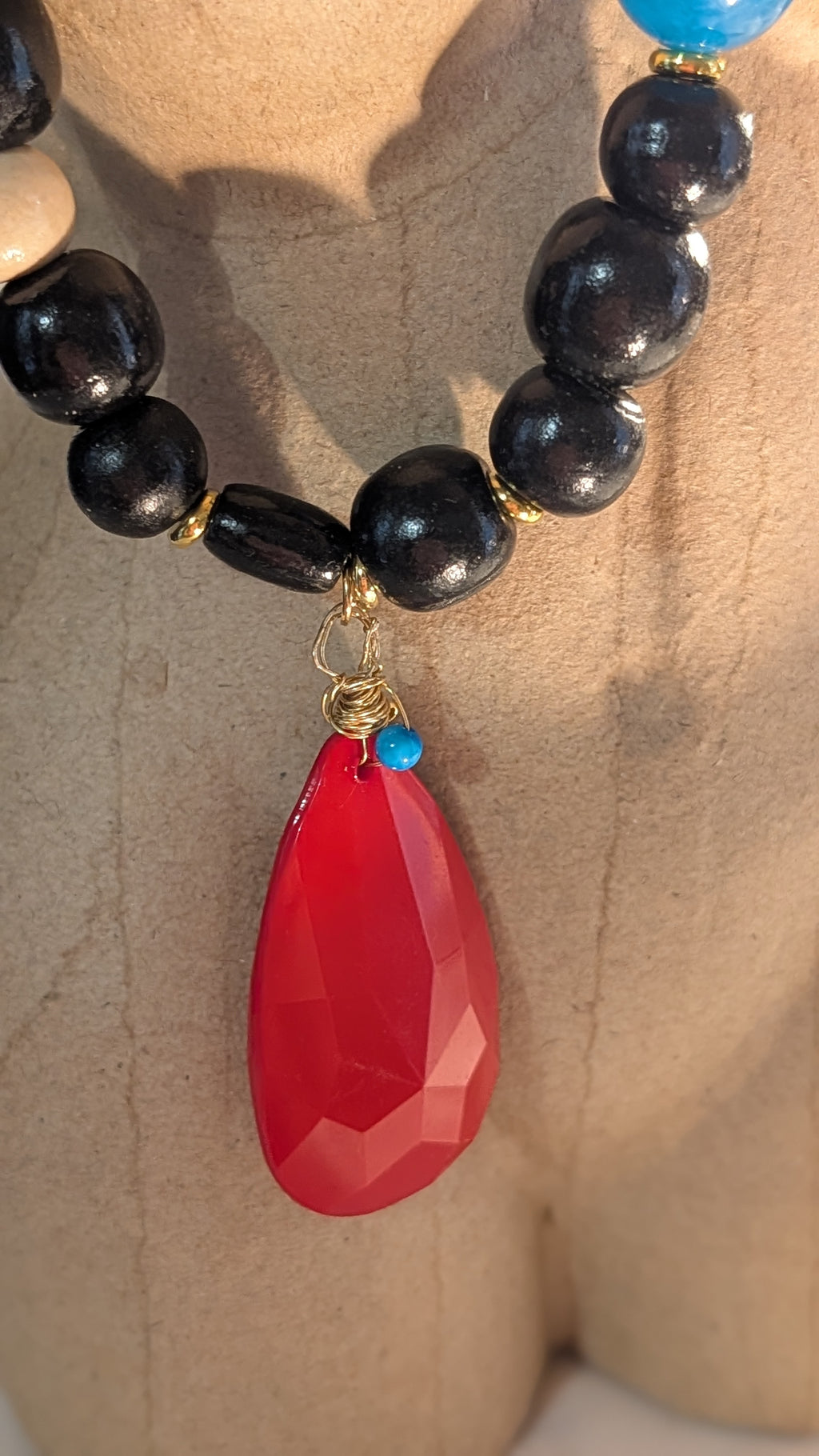 Collection Upcycling. A la rencontre des perles vagabondes. Collier