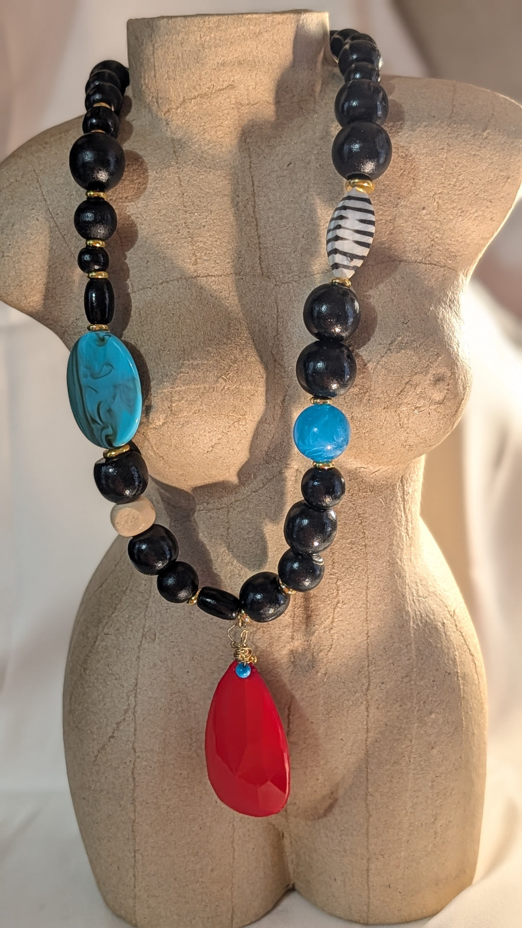Collection Upcycling. A la rencontre des perles vagabondes. Collier