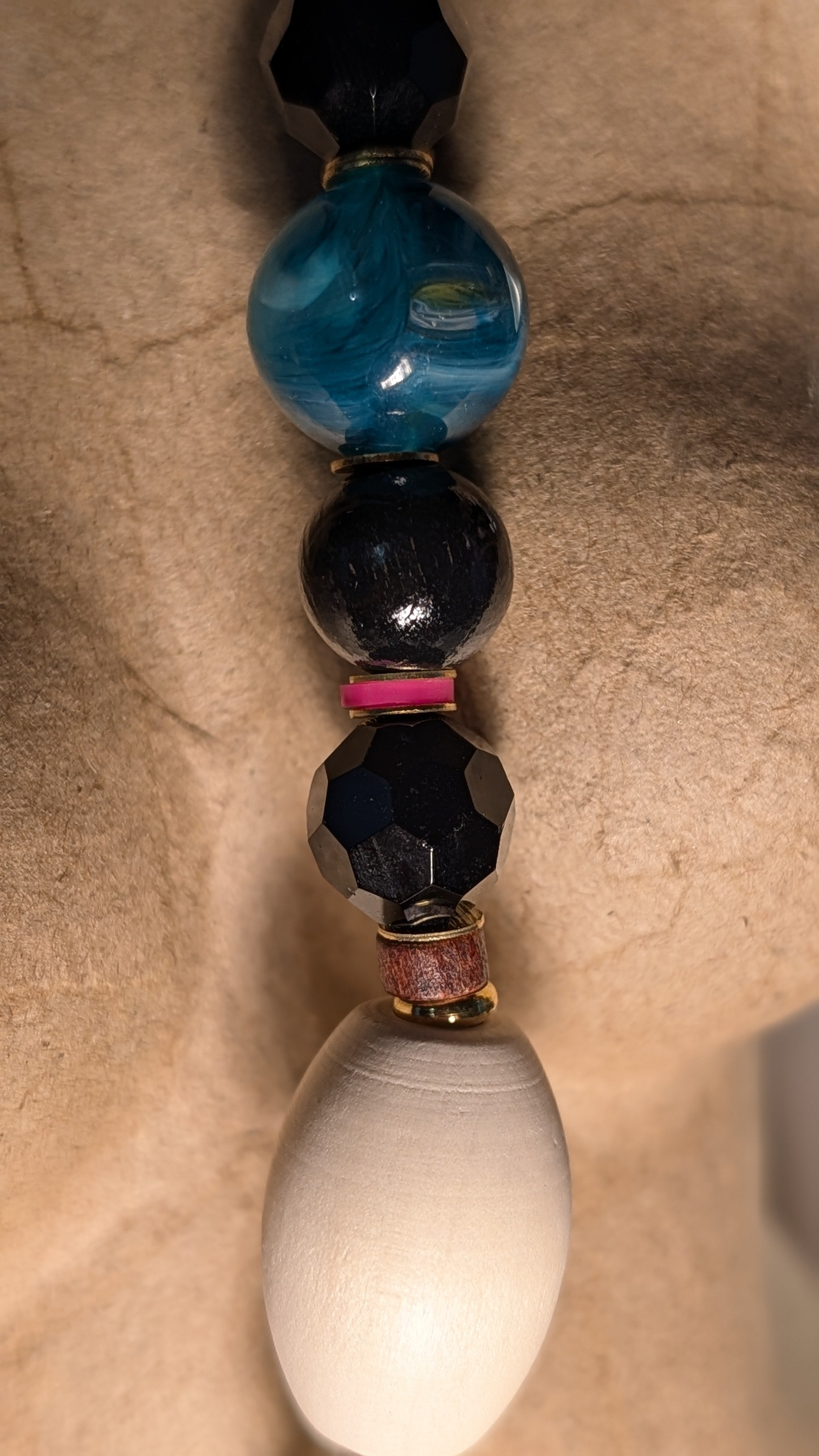 Collection Upcycling. A la rencontre des perles vagabondes. Collier