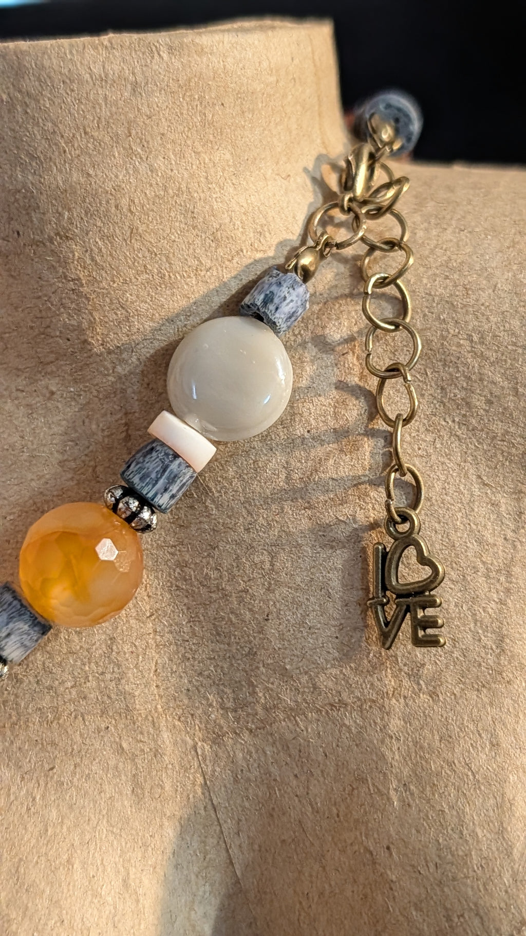 Collection Upcycling. A la rencontre des perles vagabondes. Collier