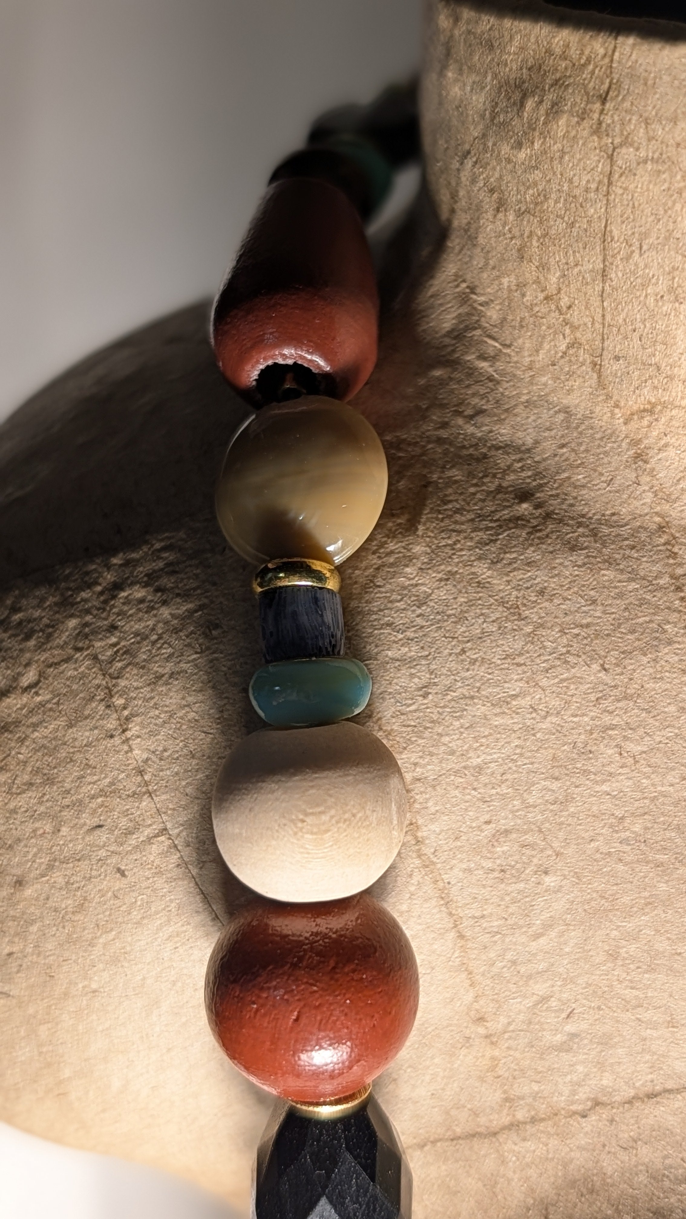 Collection Upcycling. A la rencontre des perles vagabondes. Collier