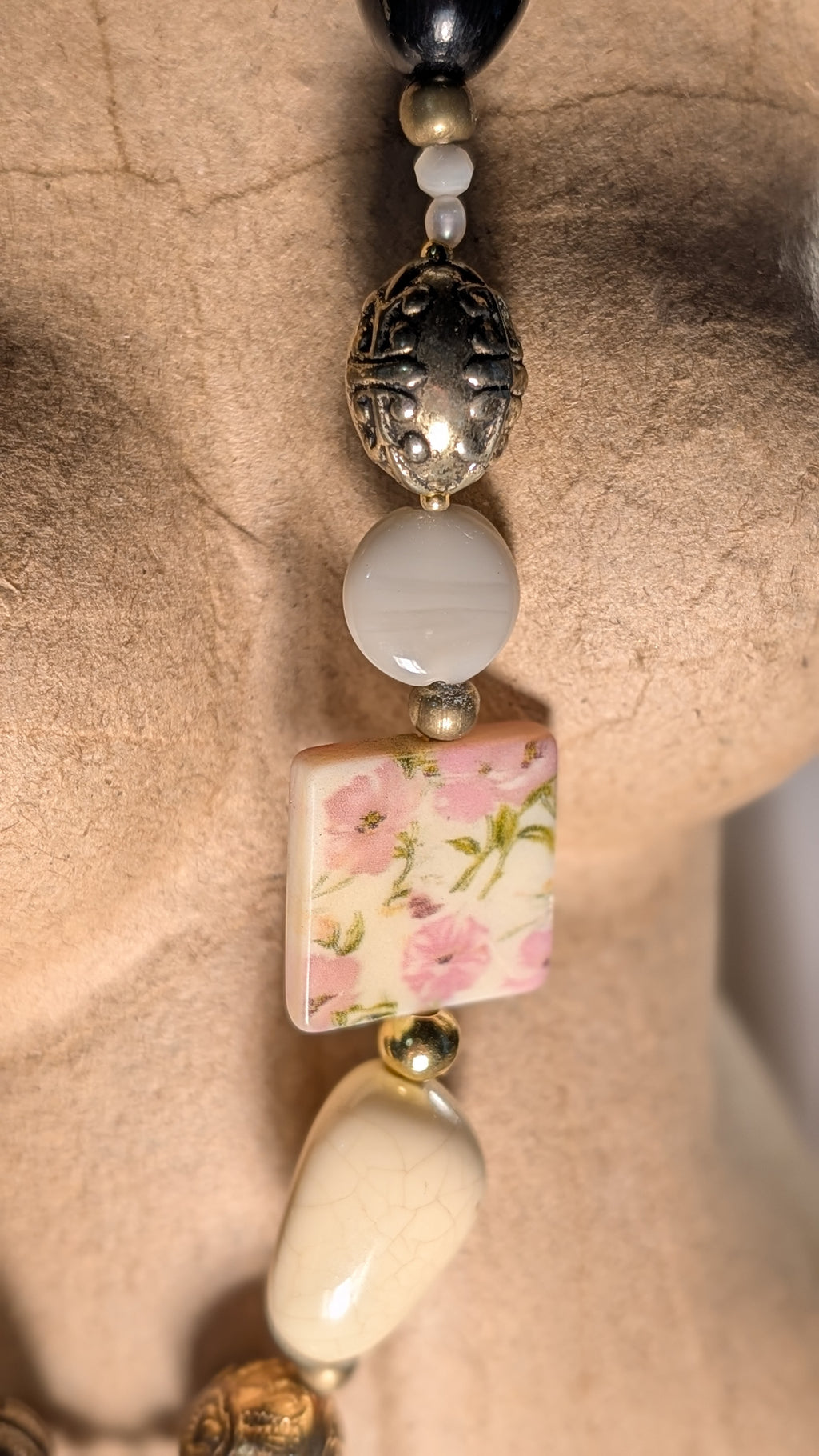 Collection Upcycling. A la rencontre des perles vagabondes. Collier
