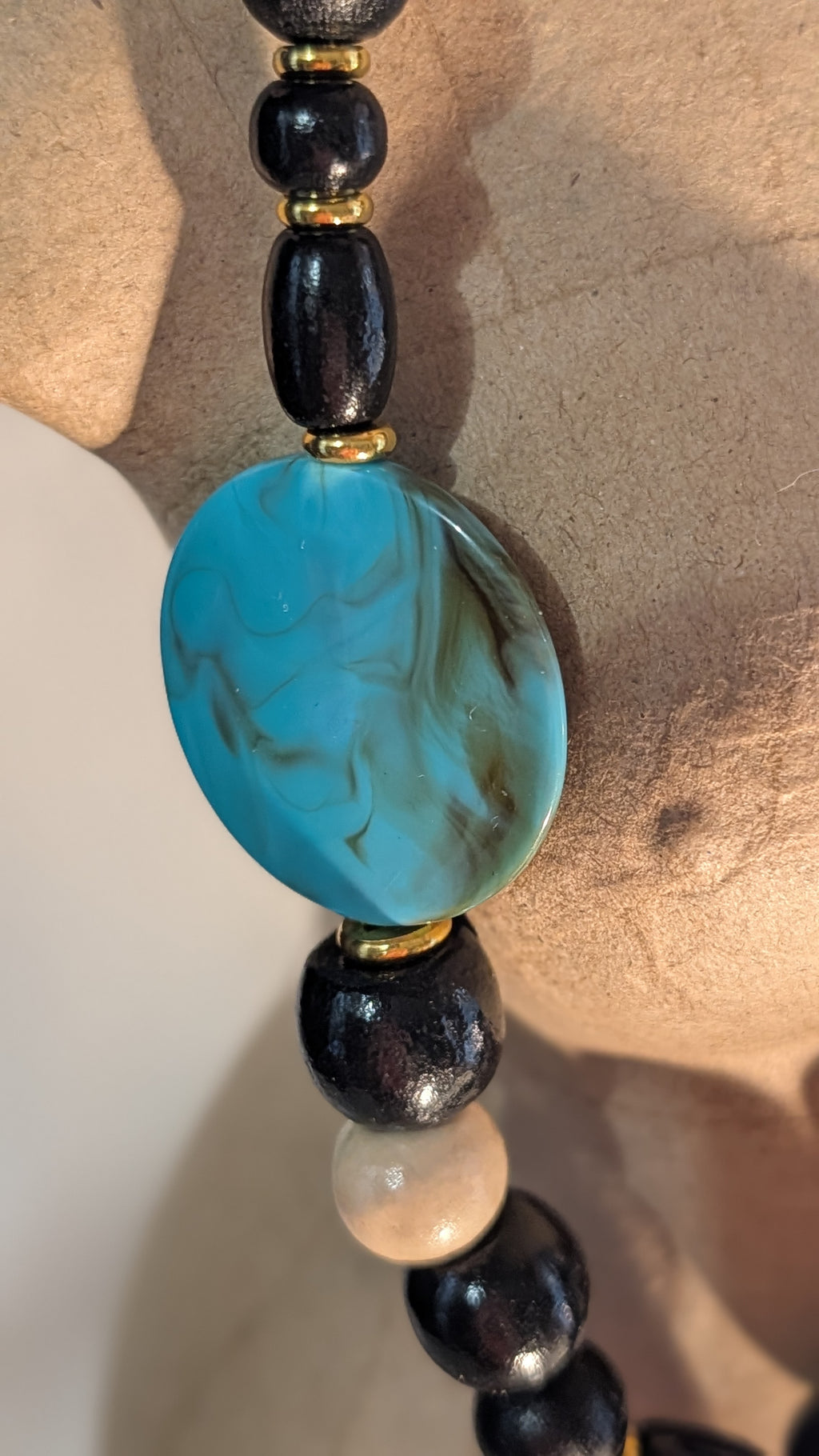 Collection Upcycling. A la rencontre des perles vagabondes. Collier