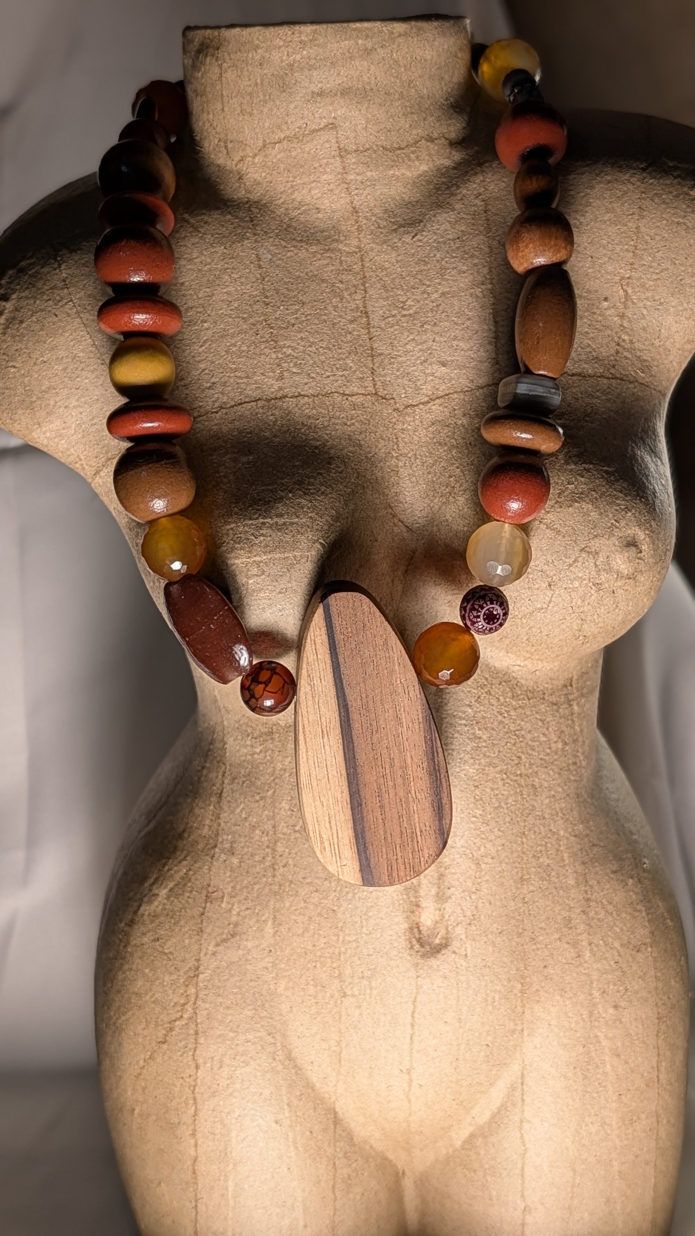 Collection Upcycling. A la rencontre des perles vagabondes. Collier