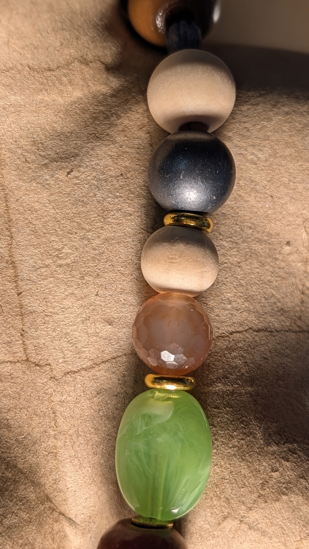 Collection Upcycling. A la rencontre des perles vagabondes. Collier