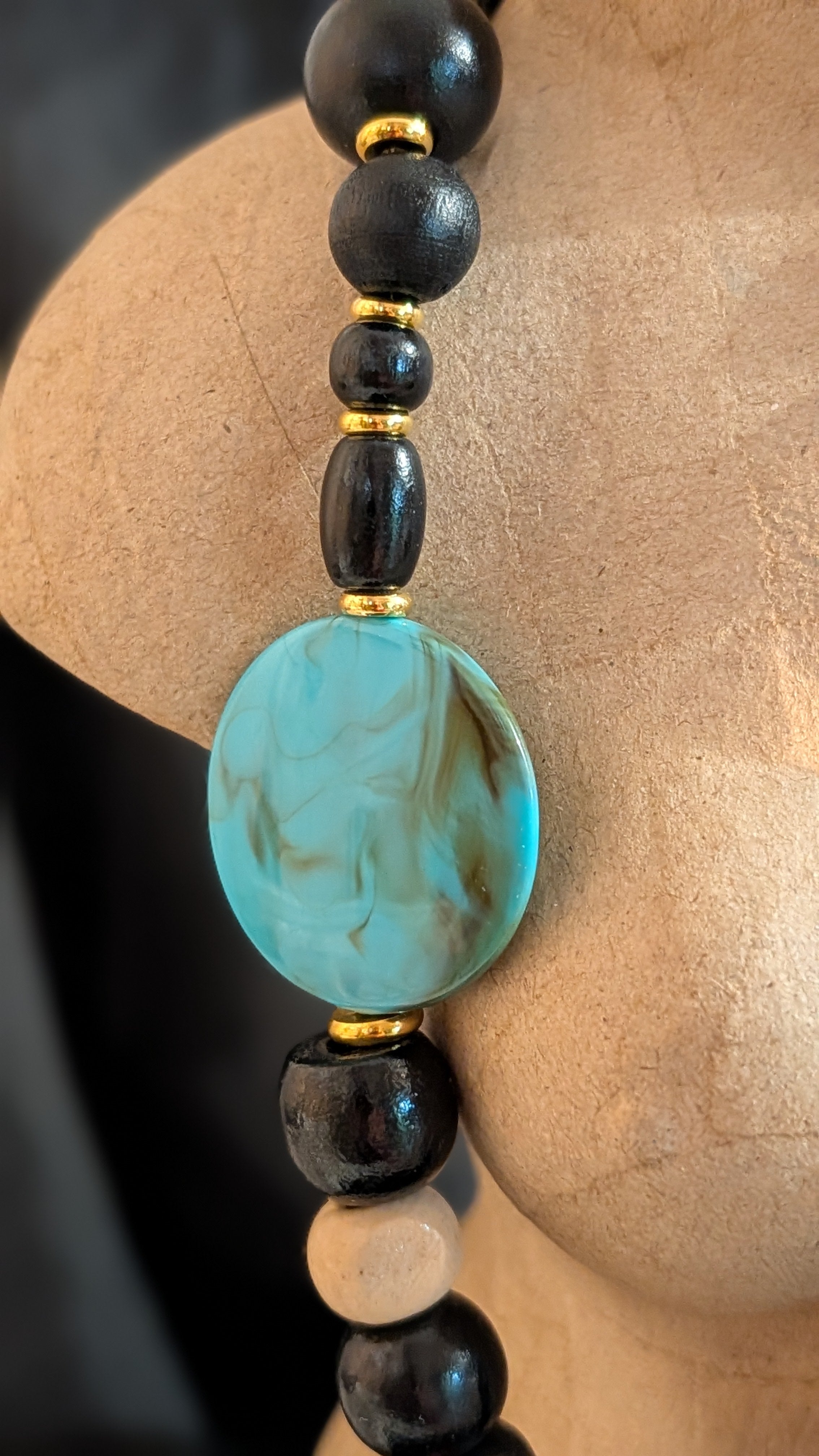 Collection Upcycling. A la rencontre des perles vagabondes. Collier
