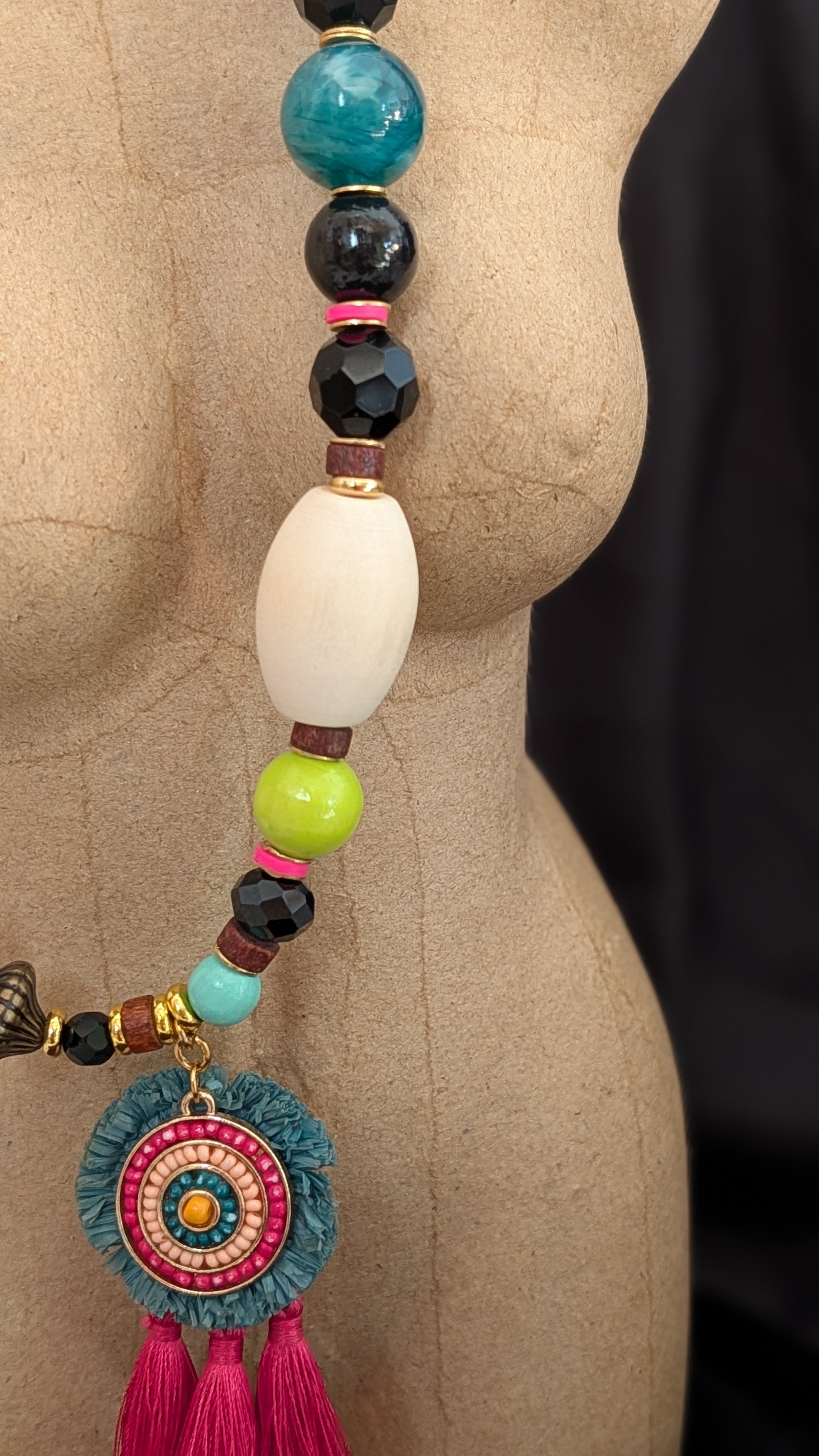 Collection Upcycling. A la rencontre des perles vagabondes. Collier