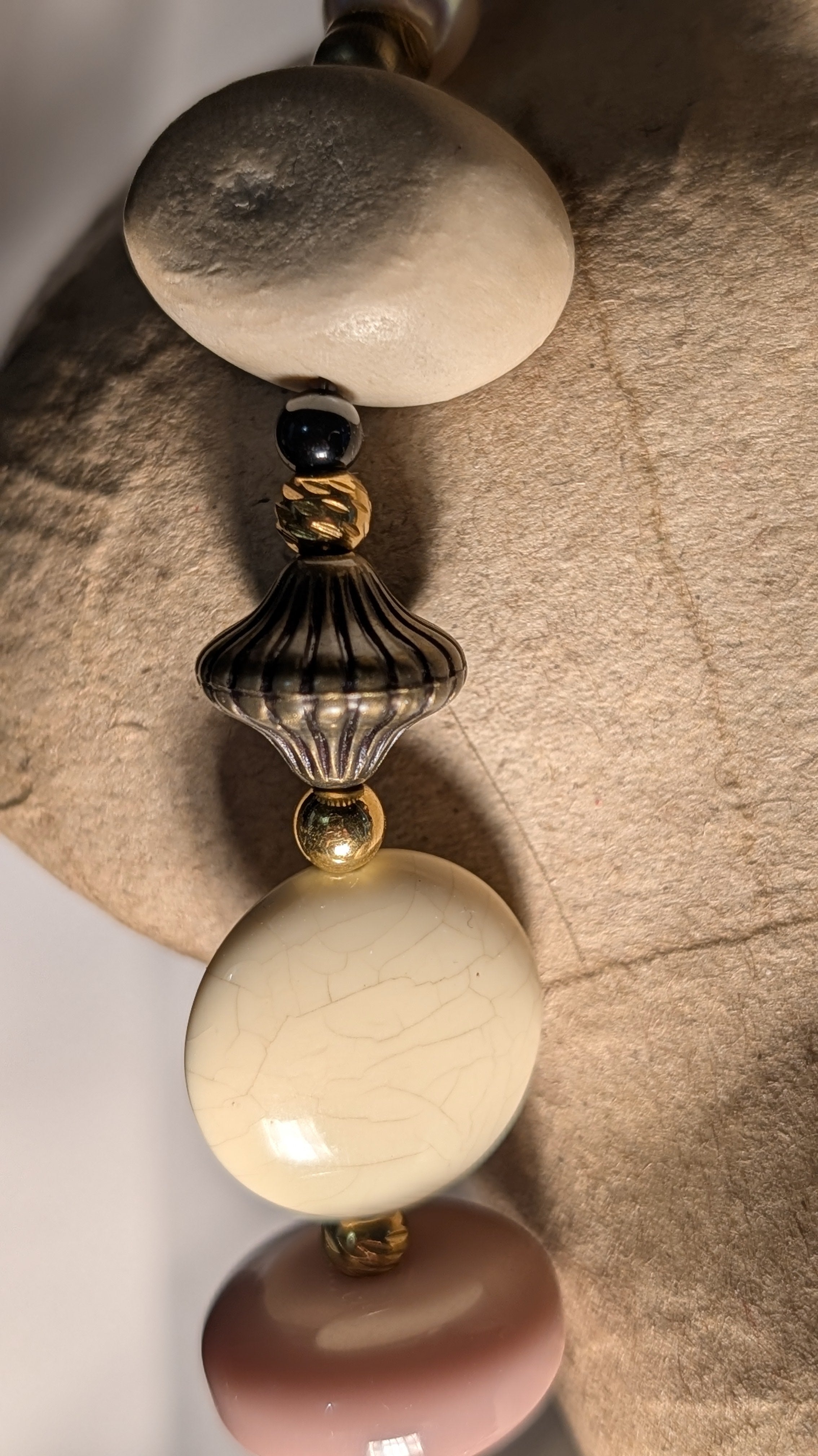 Collection Upcycling. A la rencontre des perles vagabondes. Collier