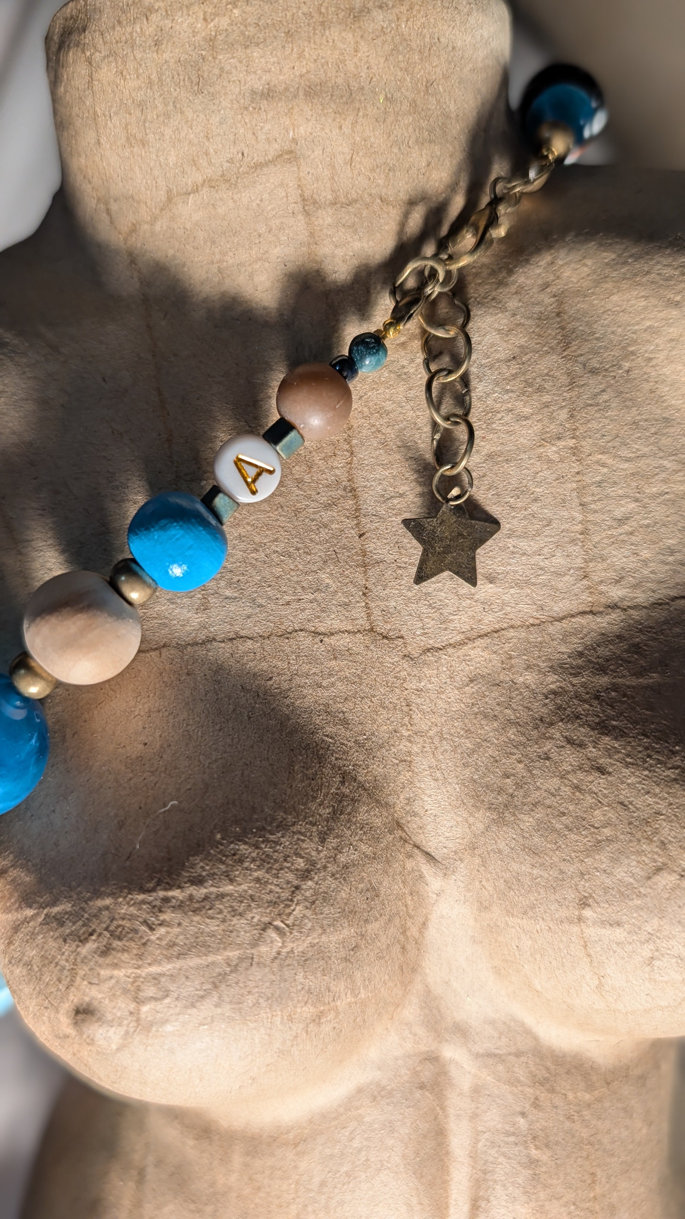Collection Upcycling . A la rencontre des perles vagabondes. Collier