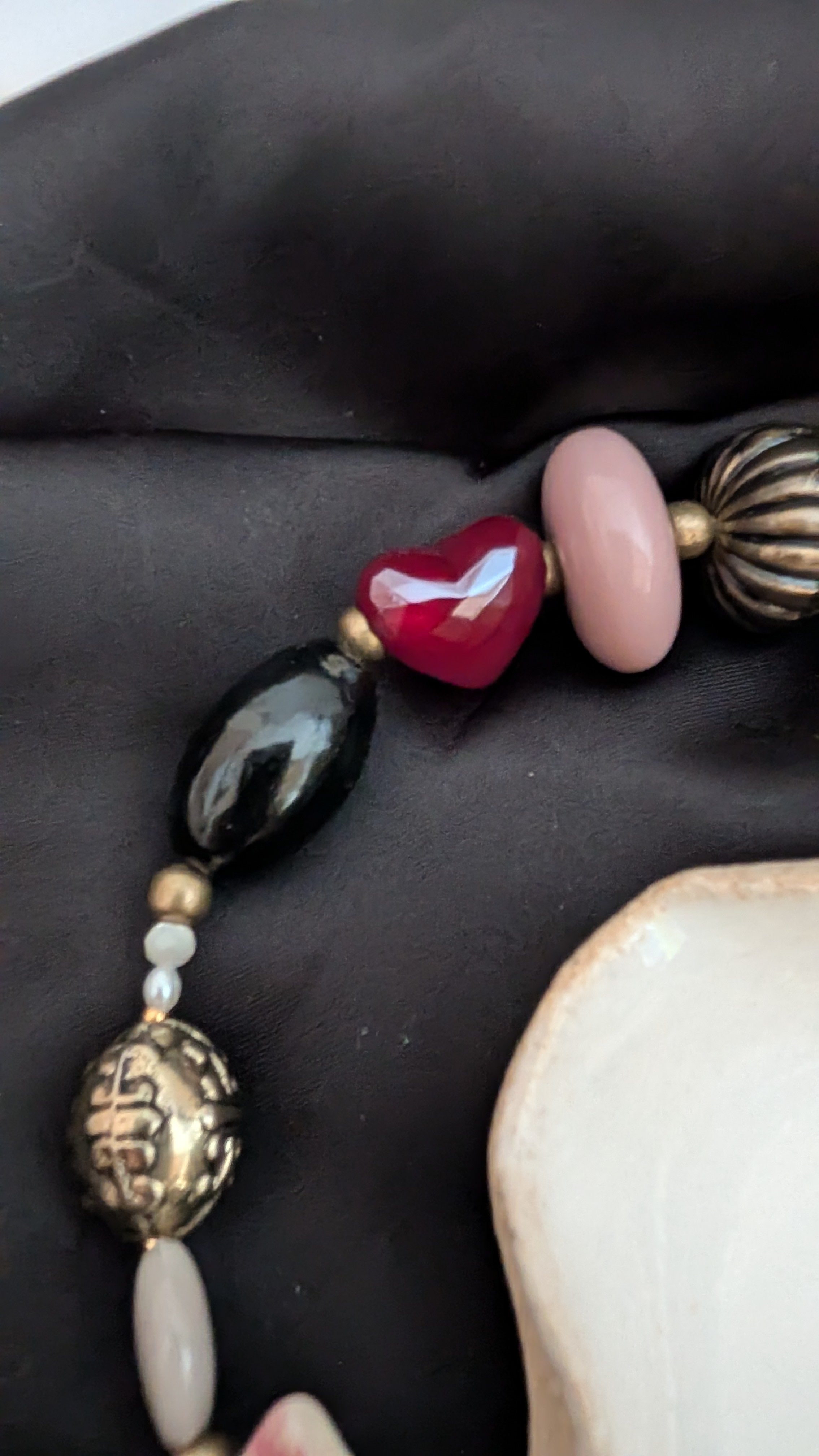 Collection Upcycling. A la rencontre des perles vagabondes. Collier