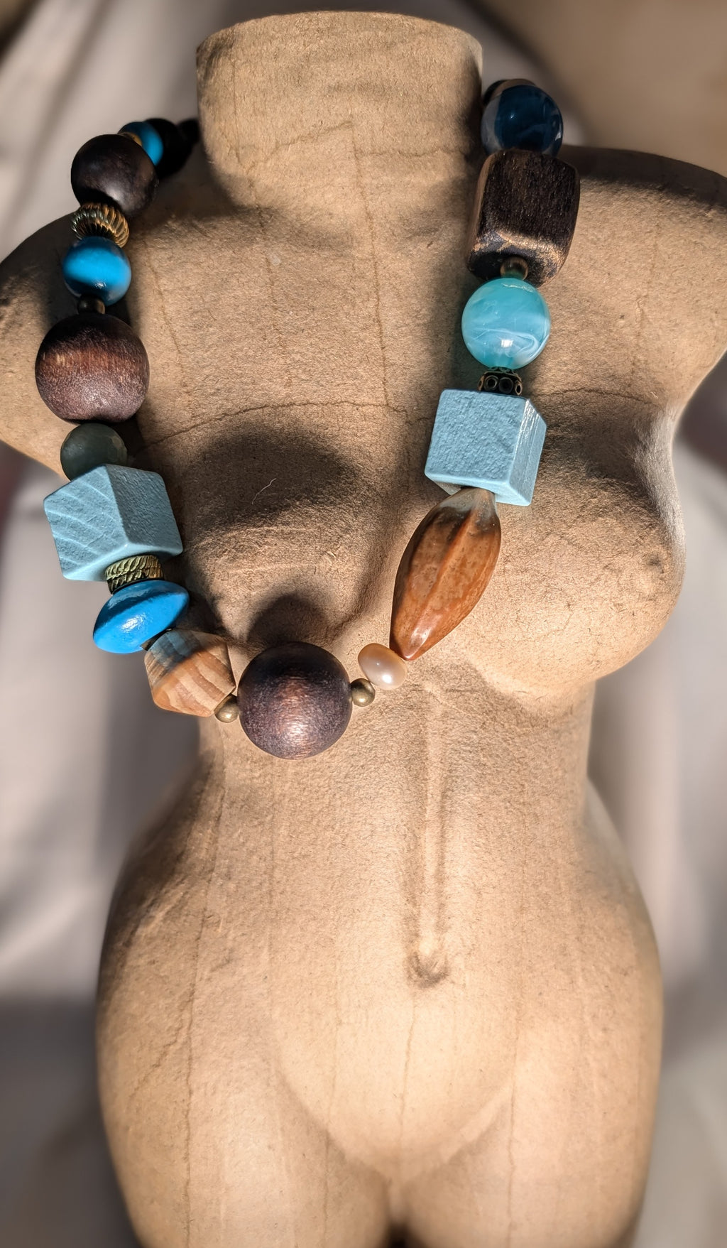 Collection Upcycling . A la rencontre des perles vagabondes. Collier