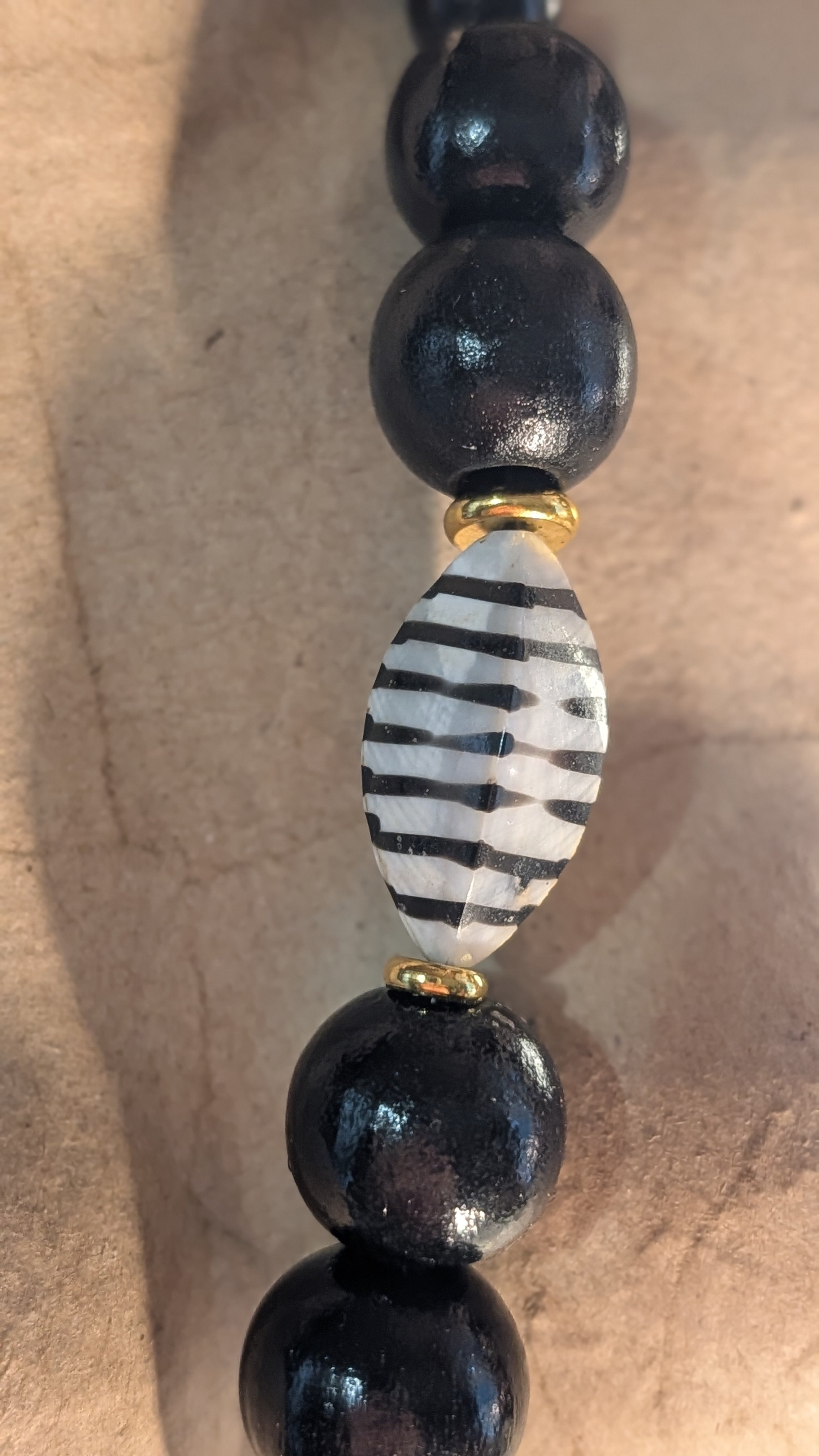 Collection Upcycling. A la rencontre des perles vagabondes. Collier