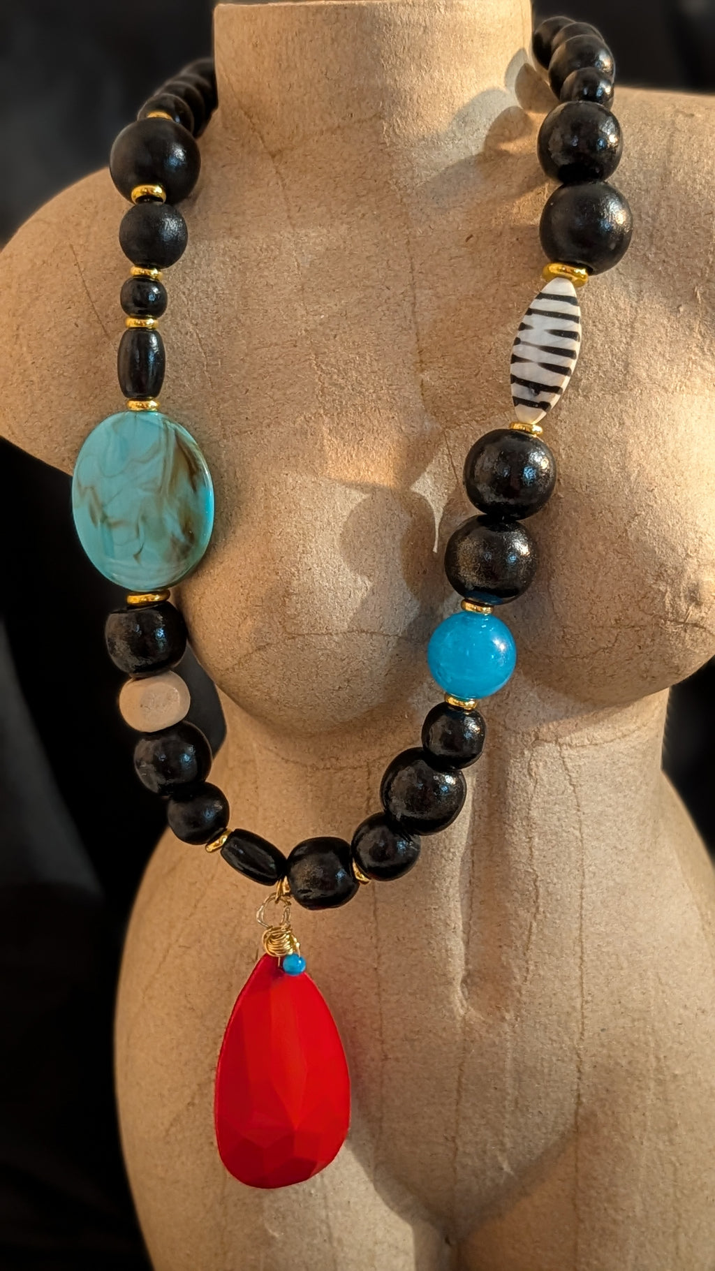 Collection Upcycling. A la rencontre des perles vagabondes. Collier