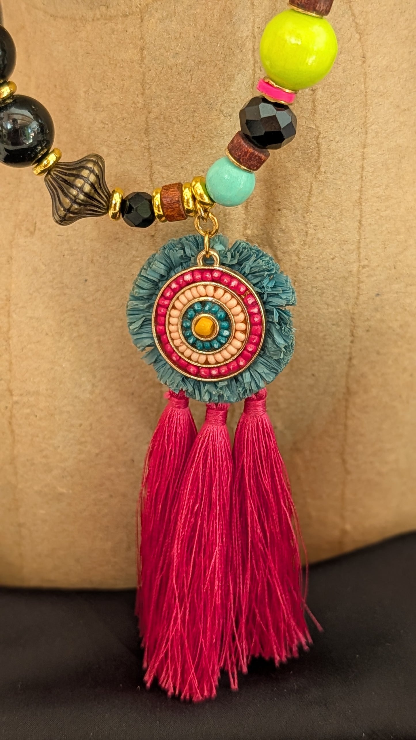 Collier de la collection " A la rencontre des perles vagabondes".