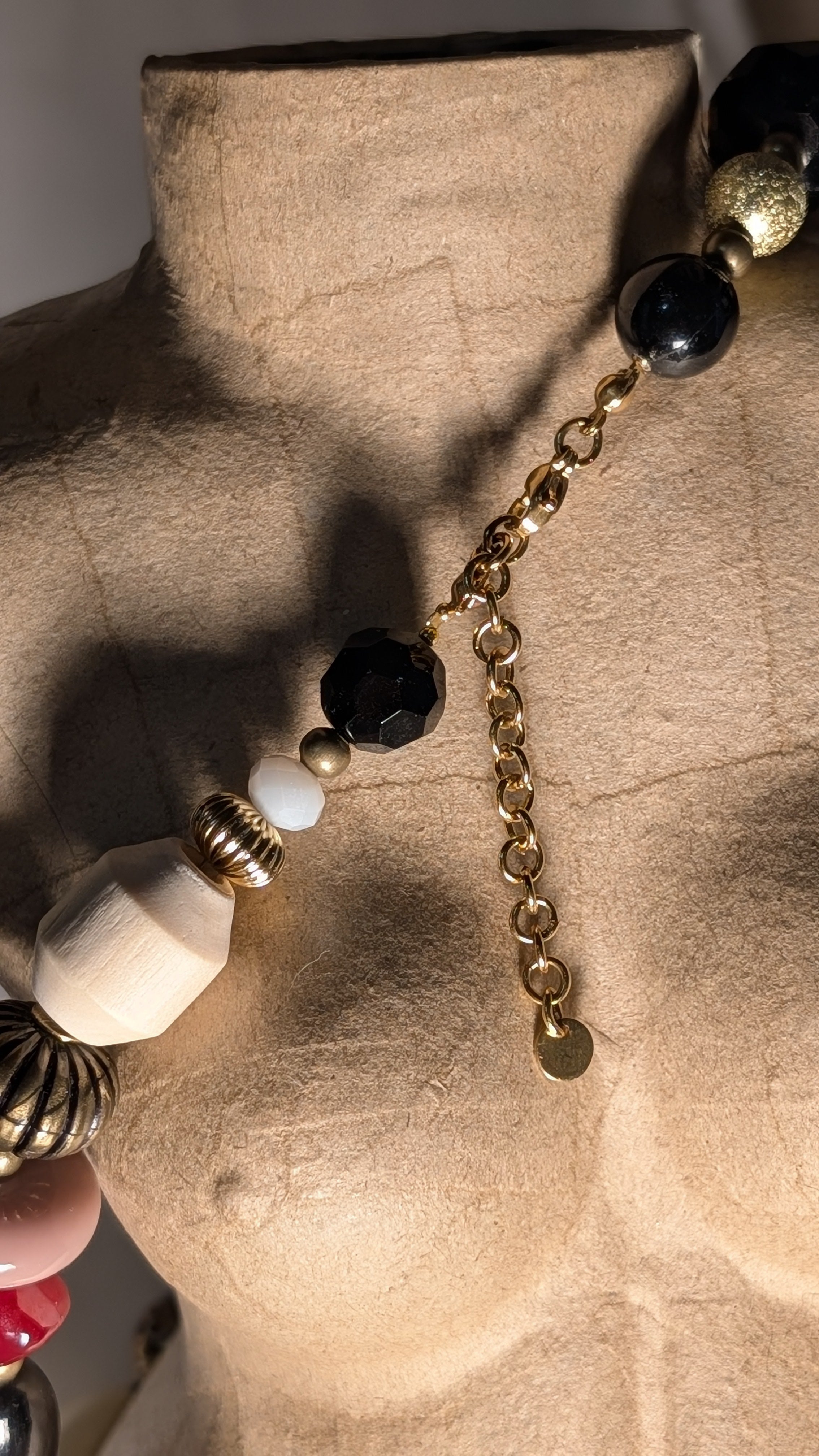 Collection Upcycling. A la rencontre des perles vagabondes. Collier