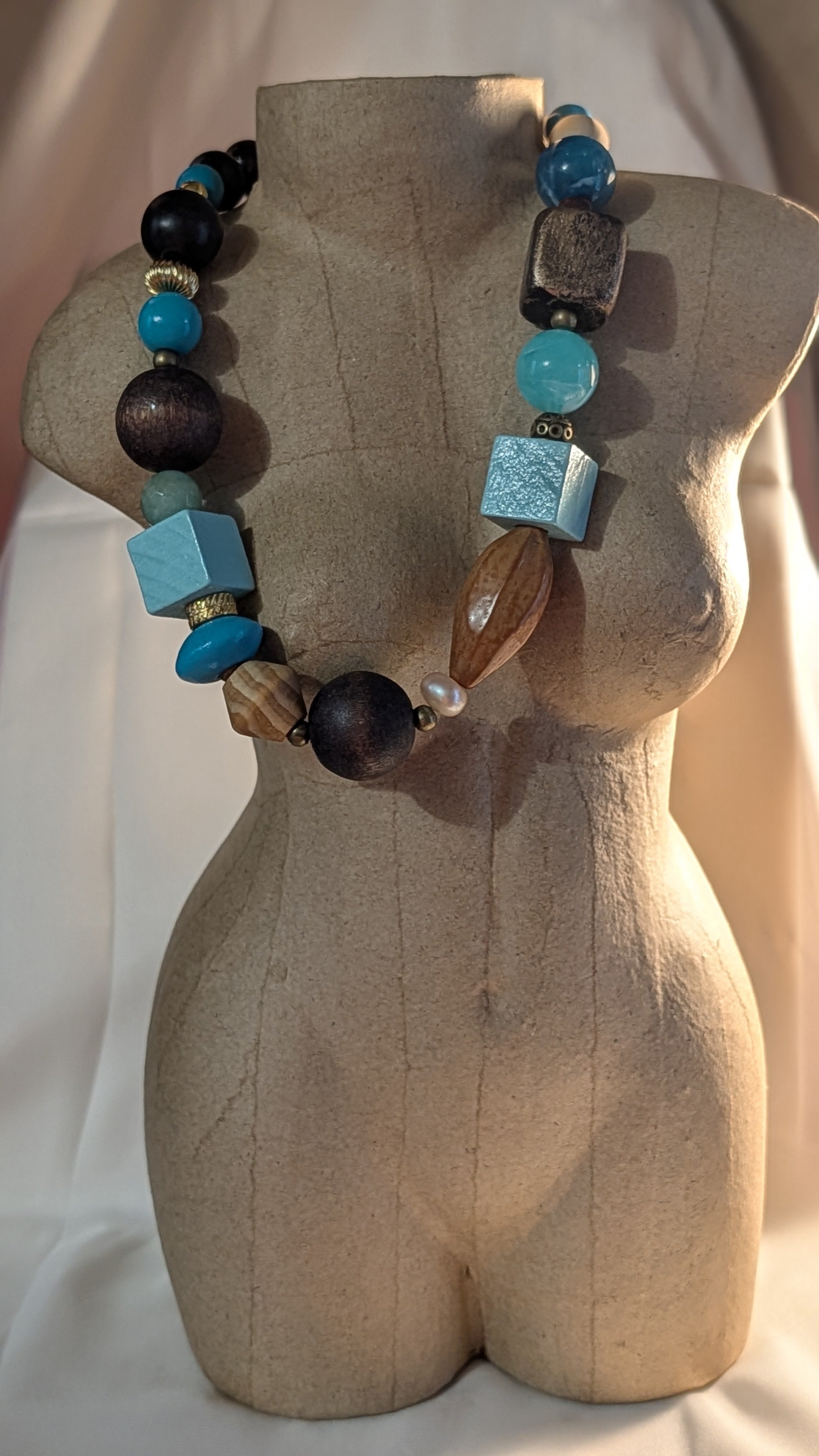 Collection Upcycling . A la rencontre des perles vagabondes. Collier