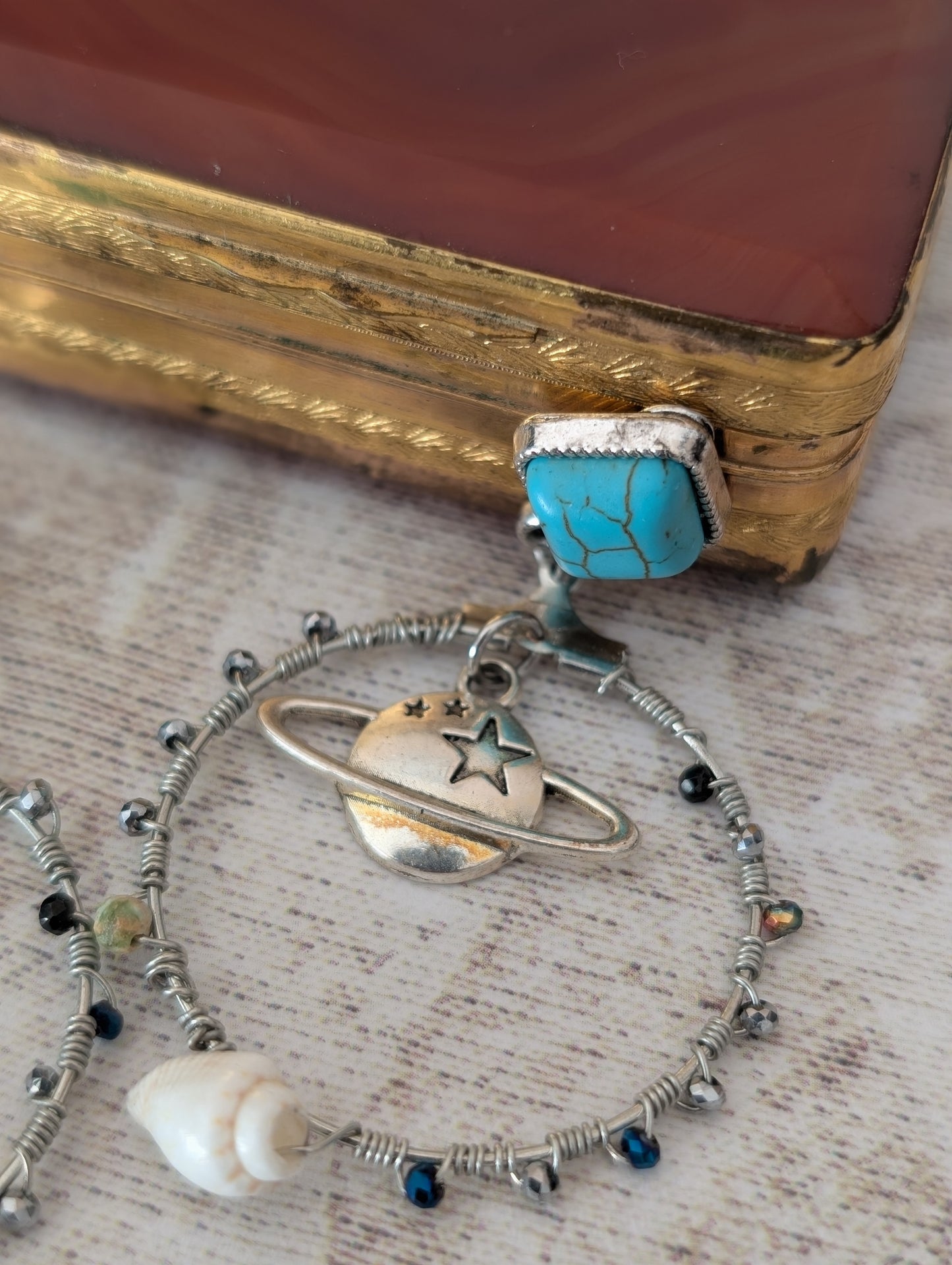 Boucles d'oreilles créoles collection Hardy.