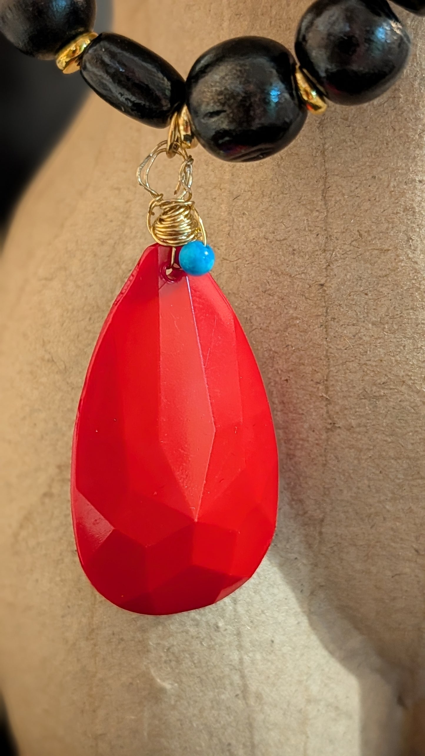 Collier de la collection "A la rencontre des perles vagabondes".